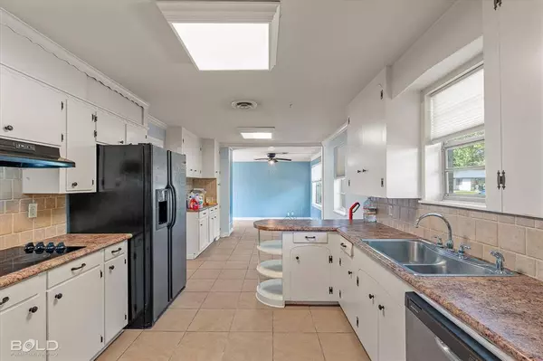 2704 E Cavett Drive, Shreveport, LA 71104