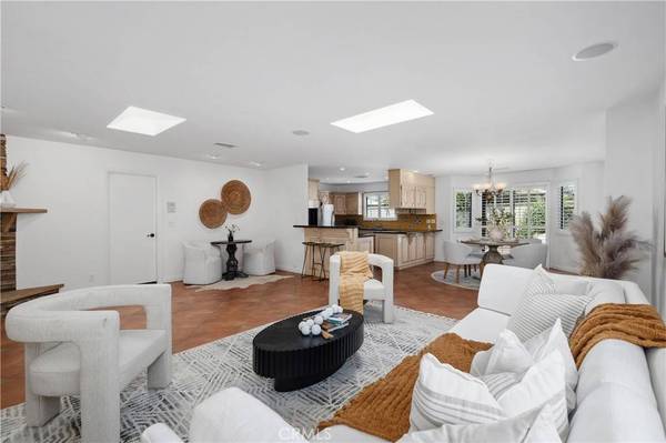 986 Post Road, Costa Mesa, CA 92626