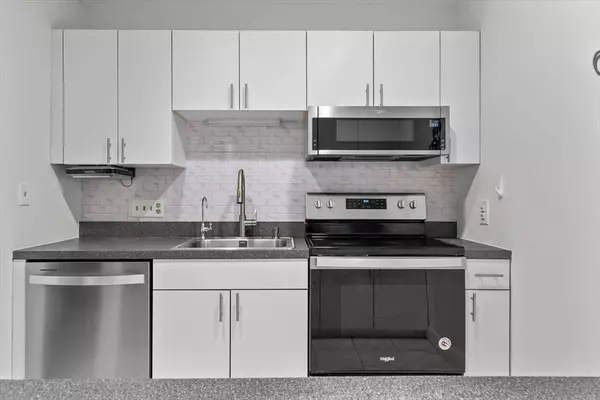 21 Wingate St #202, Haverhill, MA 01832