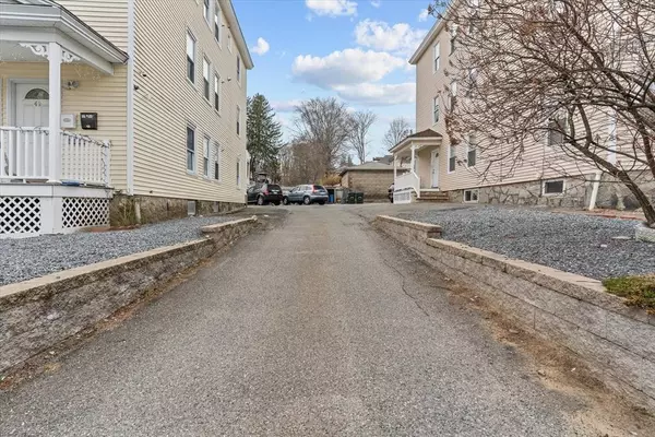 40-42 Cornish St, Lawrence, MA 01841