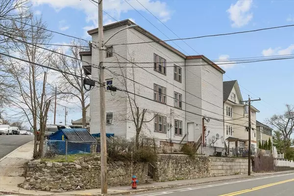 439-443 Riverside Dr, Lawrence, MA 01841