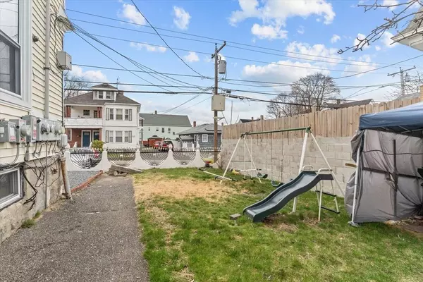 40-42 Cornish St, Lawrence, MA 01841