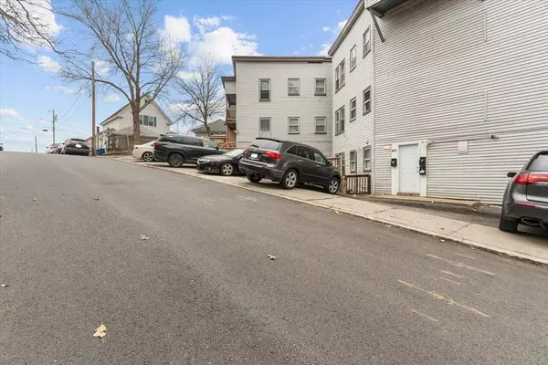 439-443 Riverside Dr, Lawrence, MA 01841