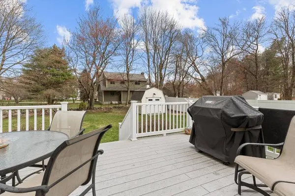 9 Maclarnon Rd, Salem, NH 03079