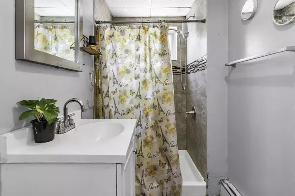 23-25 Newton St, Lawrence, MA 01843