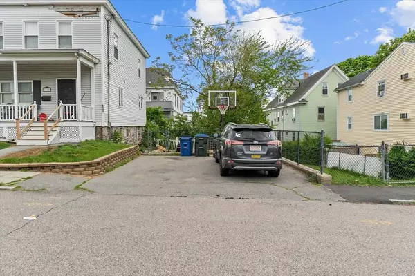 1008 Essex Street #1008, Lawrence, MA 01841