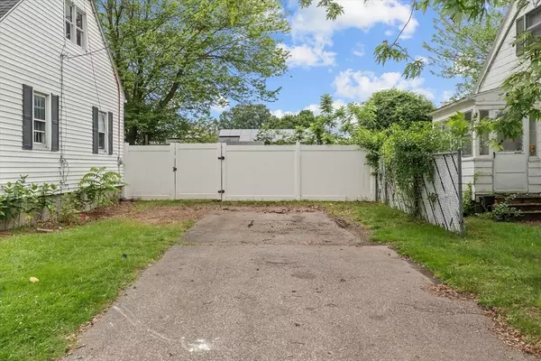 10 Jefferson St, Lawrence, MA 01843