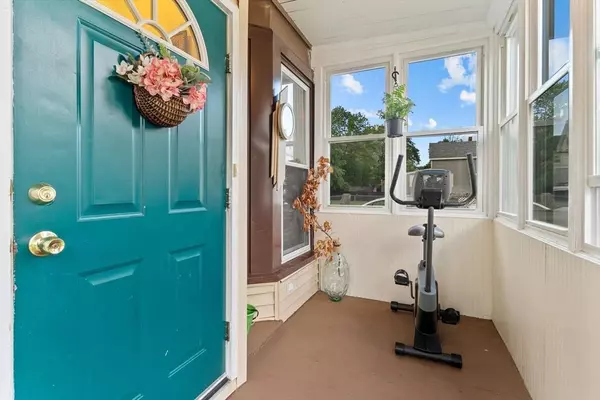 27-1/2 7th Ave, Haverhill, MA 01830