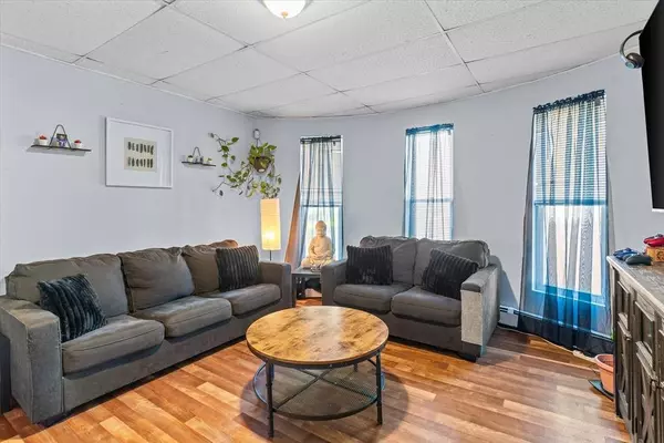 33-35 Nichols St, Haverhill, MA 01830