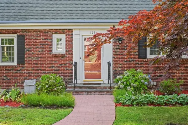 162 Starr Ave, Lowell, MA 01852