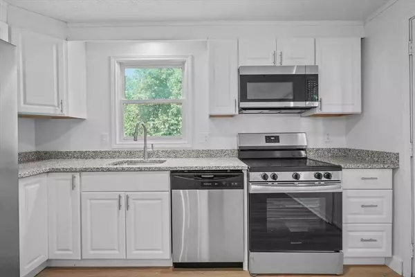 1 Bartlett Ave #F, Haverhill, MA 01830