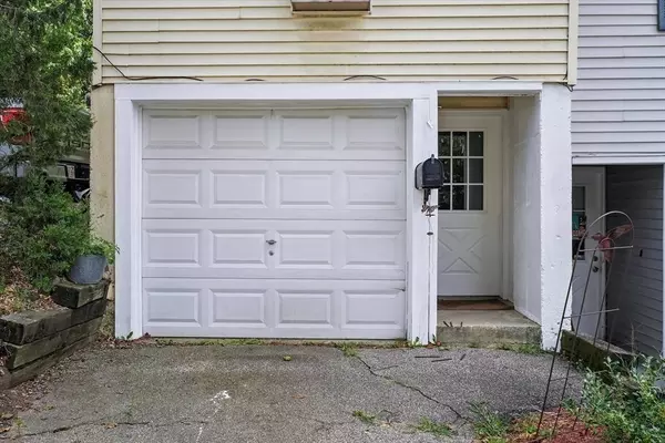 1 Bartlett Ave #F, Haverhill, MA 01830