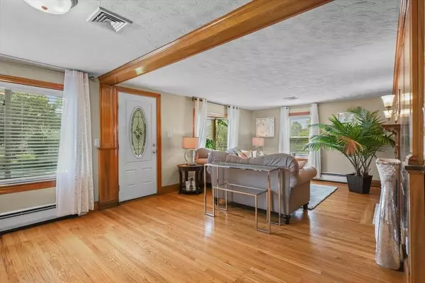 5 Woodland Cir, Methuen, MA 01844