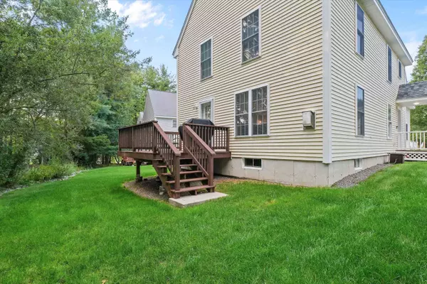 138 Barbara LN, Hudson, NH 03051