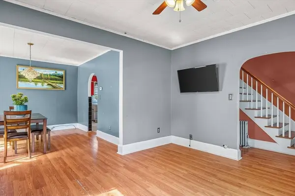 105 Lauriat St, Lowell, MA 01851