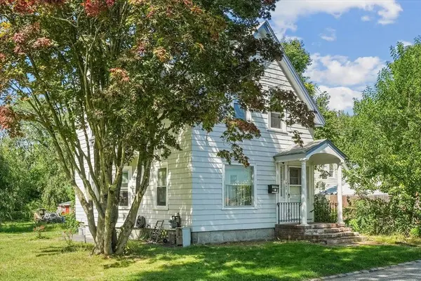 105 Lauriat St, Lowell, MA 01851