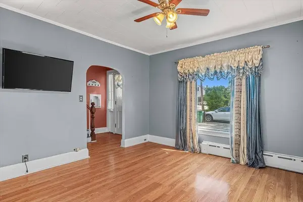 105 Lauriat St, Lowell, MA 01851