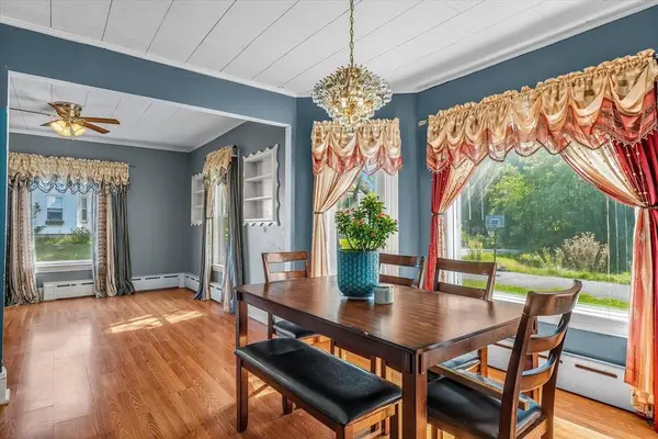 105 Lauriat St, Lowell, MA 01851