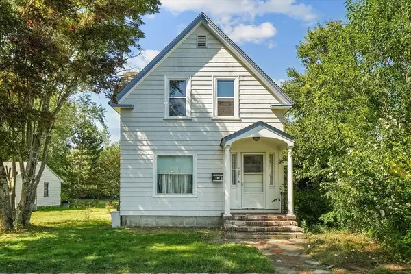 105 Lauriat St, Lowell, MA 01851