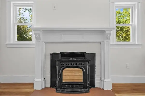 221 Pelham St, Methuen, MA 01844