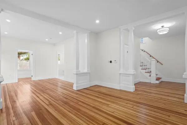 221 Pelham St, Methuen, MA 01844