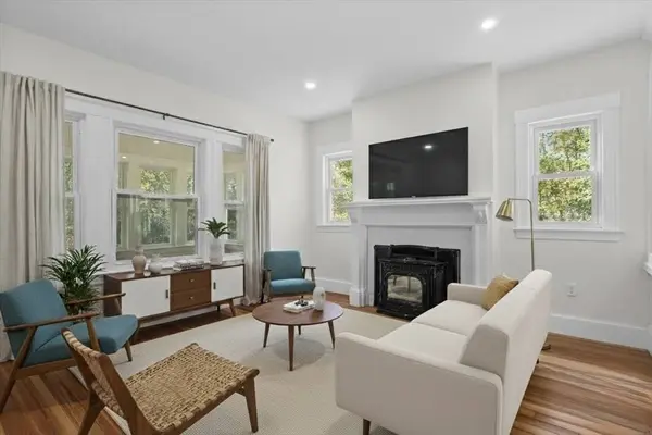 221 Pelham St, Methuen, MA 01844