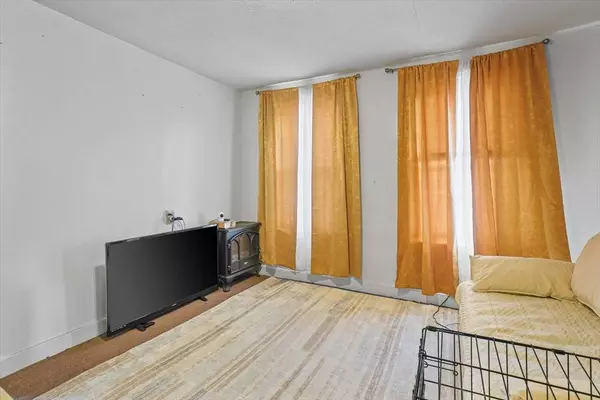 64-66 Howe St, Methuen, MA 01844