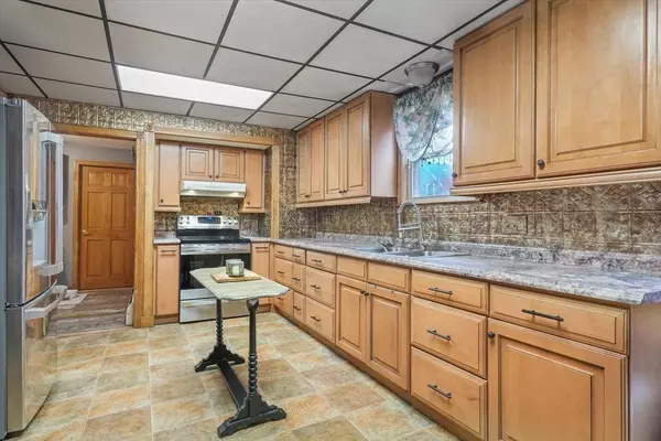 5 Pond St, Haverhill, MA 01835