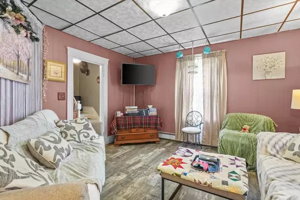 5 Pond St, Haverhill, MA 01835