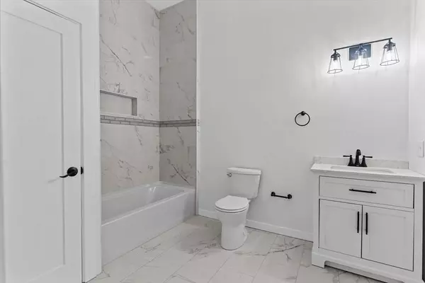 280 Essex Street #402, Lawrence, MA 01840