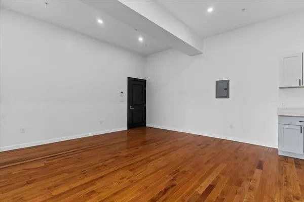 280 Essex Street #303, Lawrence, MA 01840