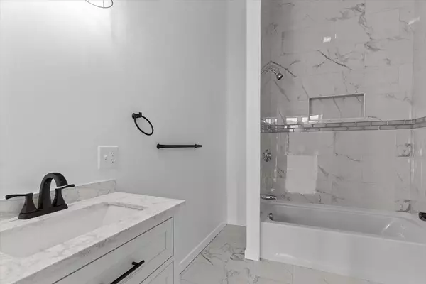 280 Essex Street #402, Lawrence, MA 01840