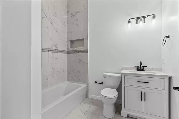 280 Essex Street #303, Lawrence, MA 01840