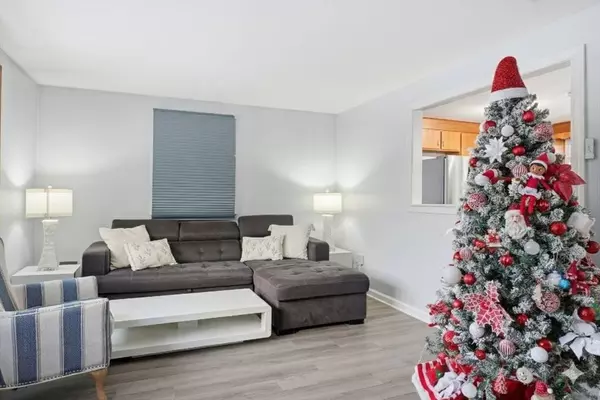 8 Crest Drive, Somersworth, NH 03878