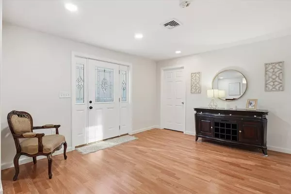 186 Mohawk Trl, Haverhill, MA 01830