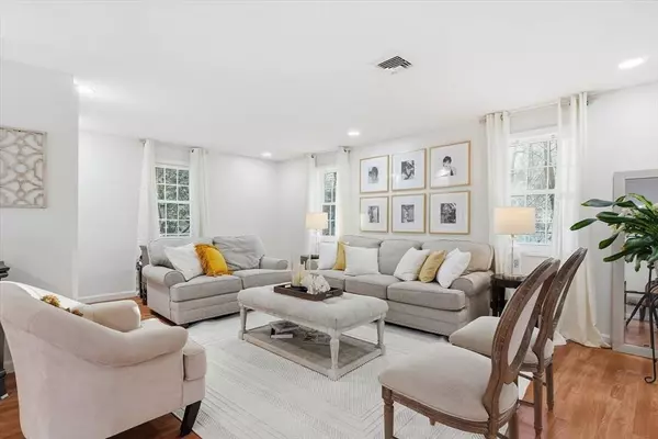 186 Mohawk Trl, Haverhill, MA 01830