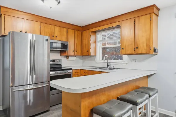 8 Crest DR, Somersworth, NH 03878