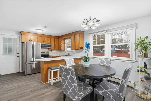 8 Crest DR, Somersworth, NH 03878