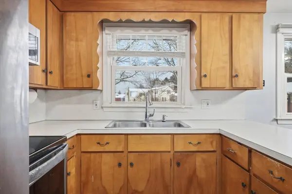 8 Crest DR, Somersworth, NH 03878