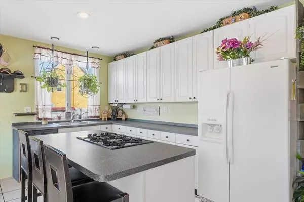 30-32 Walnut St, Maynard, MA 01754