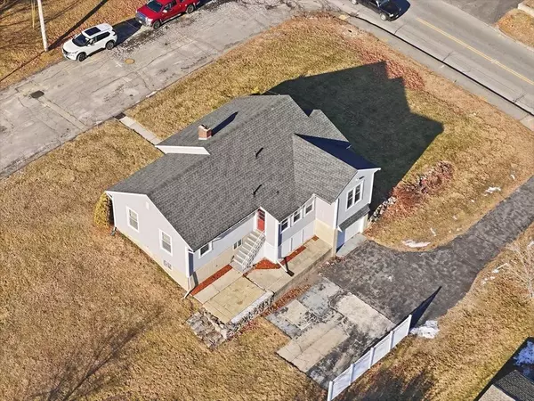 2 Oak Knoll Rd, Methuen, MA 01844