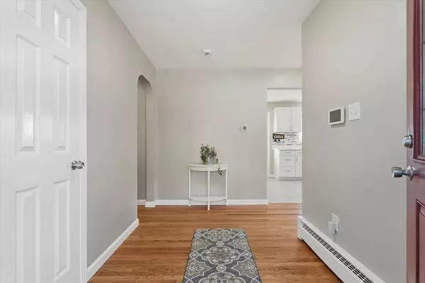 2 Oak Knoll Rd, Methuen, MA 01844