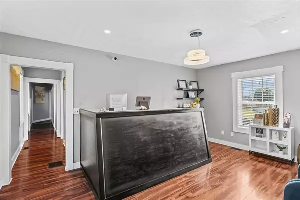 6 Broadway, Lawrence, MA 01840