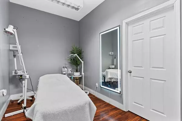 6 Broadway, Lawrence, MA 01840