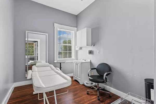 6 Broadway, Lawrence, MA 01840