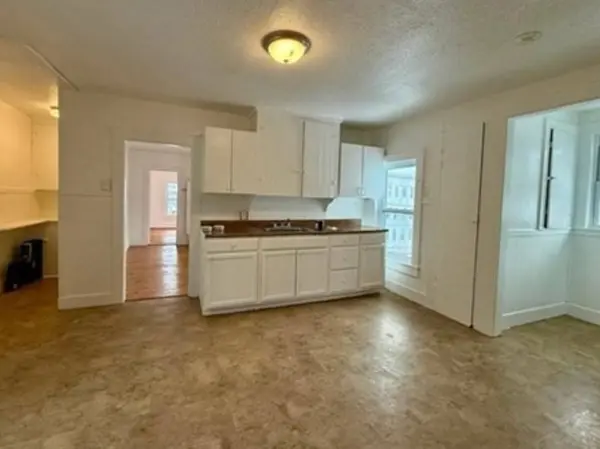 68 Smith, Lowell, MA 01851