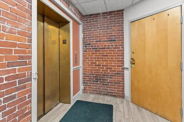 21 Wingate St #303, Haverhill, MA 01832