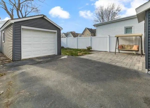 725 School St, Lowell, MA 01851