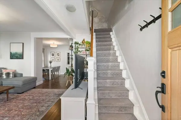 725 School St, Lowell, MA 01851