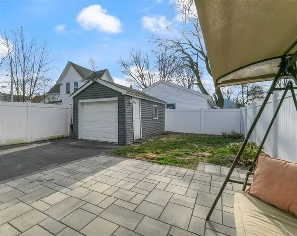 725 School St, Lowell, MA 01851